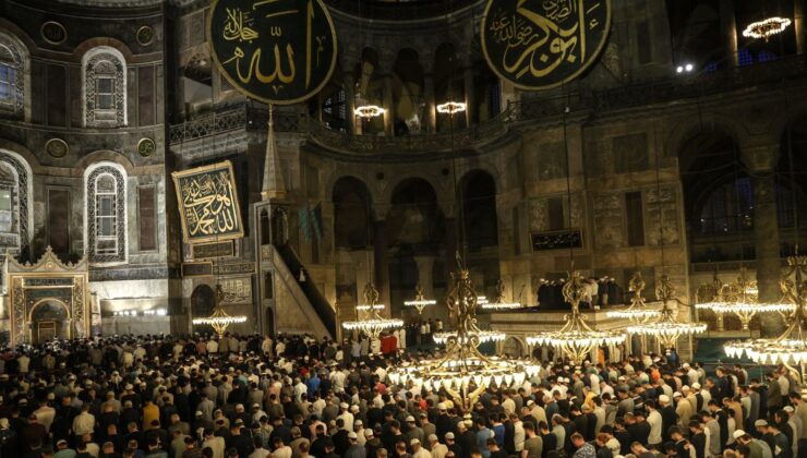 Fethin 569’uncu yıl dönümünde Ayasofya Camii’nde Fetih Suresi okundu