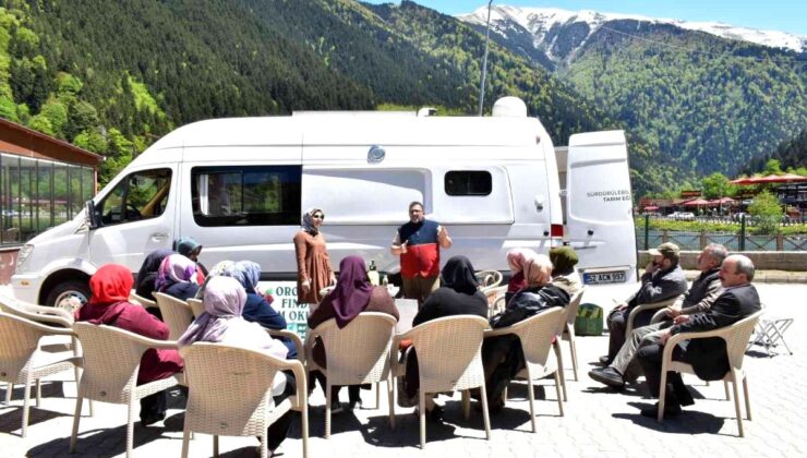 Köyleri gezerek üretici kadınlara organik tarım eğitimi veriyor