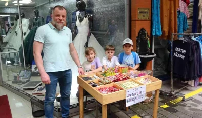 Rize’nin ‘Şen ortakları’ açtıkları tezgah ile herkesin ilgi odağı oldular