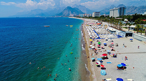 50’ye yakın ülkeden Antalya’ya turist akını var: Bazı otellerde boş yastık bile kalmadı