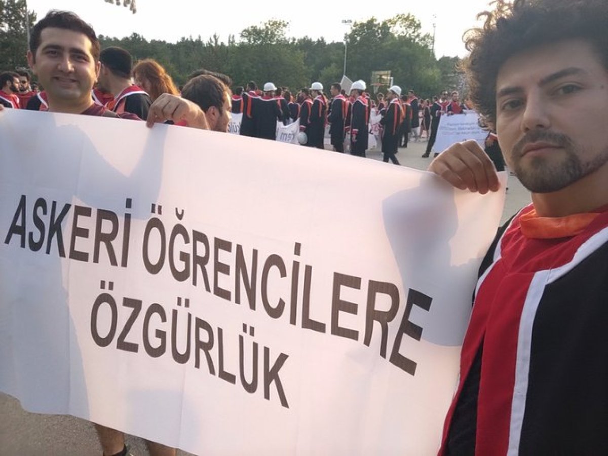 odtude acilan pankartlar dikkat cekti 24