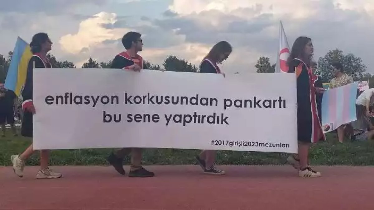 odtude acilan pankartlar dikkat cekti 33