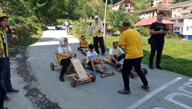 Rize’de ‘Lazralli Tahta Araba Yarışları’ bu yılda nefes kesti