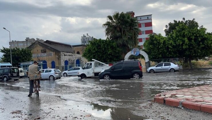 Hatay’da sağanak: Yollar göle döndü