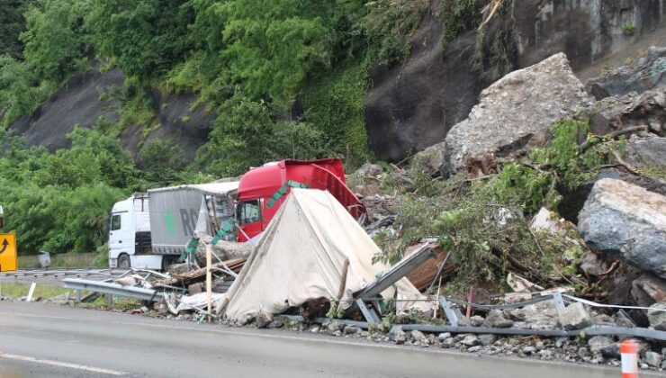 Rize’de şiddetli yağış heyelanlara yol açtı