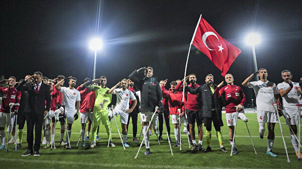 Korkusuzlar yarı finalde: Rakip Özbekistan