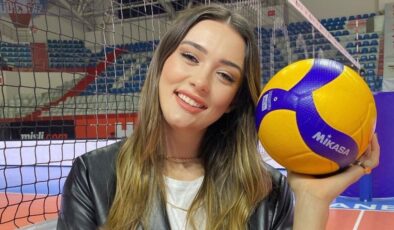 Zehra Güneş’in voleybolcu kız kardeşi güzelliğiyle büyüledi! ‘Ailecek güzeller’