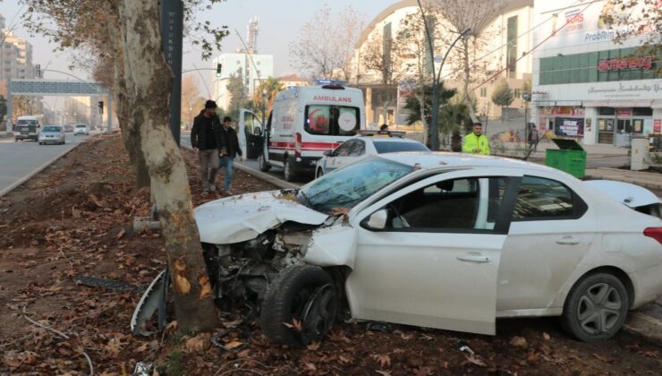 Kahramanmaraş’ta yayaları ezmemek için ağaca vurdu