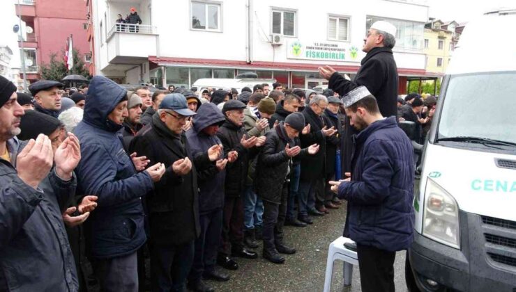 Depremde hayatını kaydeden voleybolcu Gözde Öztürk son yolculuğuna uğurlandı