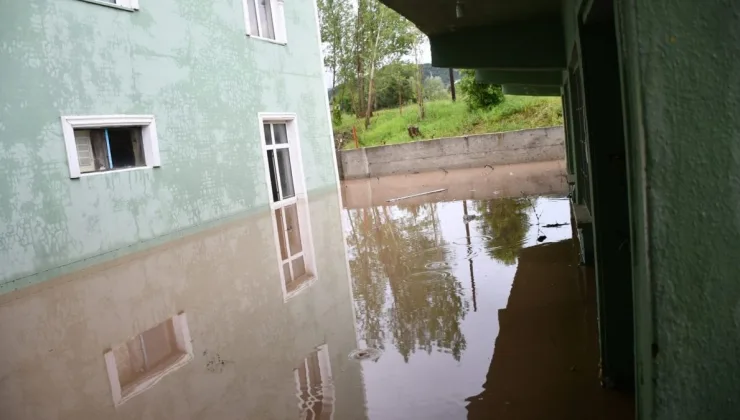 Giresun’u sağanak vurdu: Cadde, köy yolları ve tarım arazileri hasar gördü