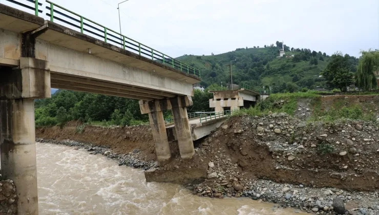 Rize’de köprü çöktü, iki köy arasındaki ulaşım kapandı