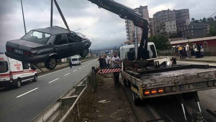 Rize Pazar’da Otomobil ile Minibüs Çarpıştı: 1 Yaralı