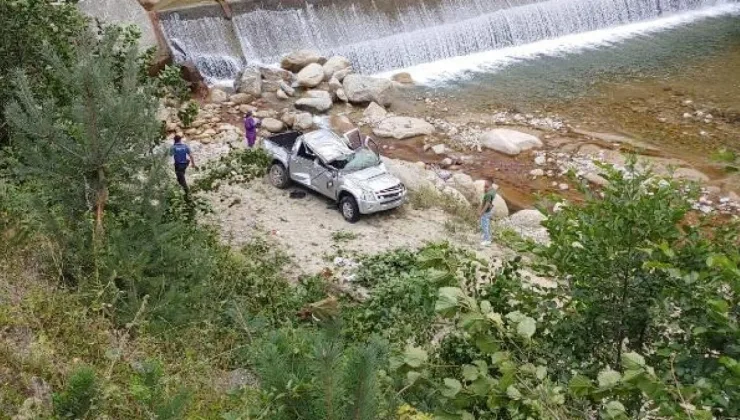 Rize’de dereye uçan kamyonetteki babaanne öldü, torunu yaralandı