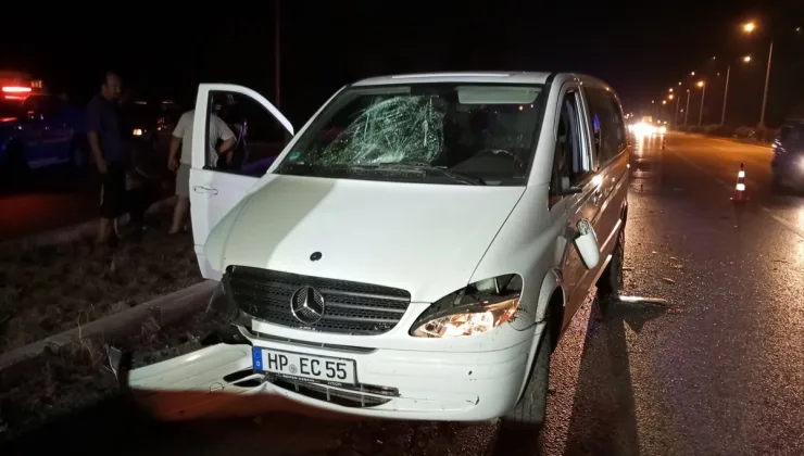 Samsun’da Minibüsün Çarptığı Otomobilde 2 Kişi Yaralandı