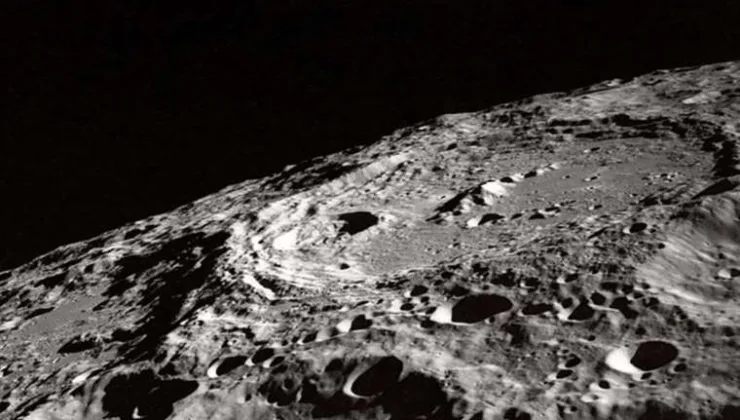 Ay’ın karanlık tarafının sır perdesi aralanıyor: Gizemli yapılar keşfedildi