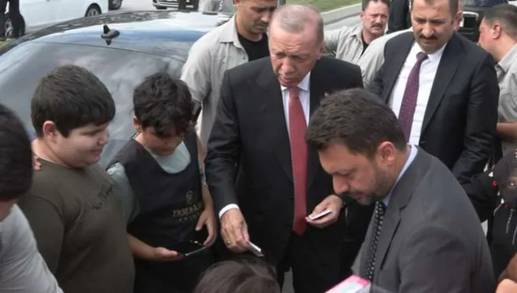 ‘Manzara’ değişmedi… Erdoğan çocuklara yine ‘oyuncak’ ve ‘harçlık’ dağıttı