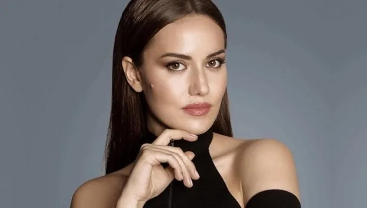 Fiyatı dudak uçuklattı!Fahriye Evcen’in servet değerinde kombini!Üzerinde resmen ev taşıyor, sadece çantası bile bakın ne kadar?