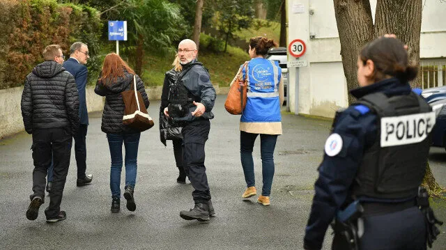 Fransa’da okula kanlı baskın: Öğretmeni bıçaklayarak öldürdü