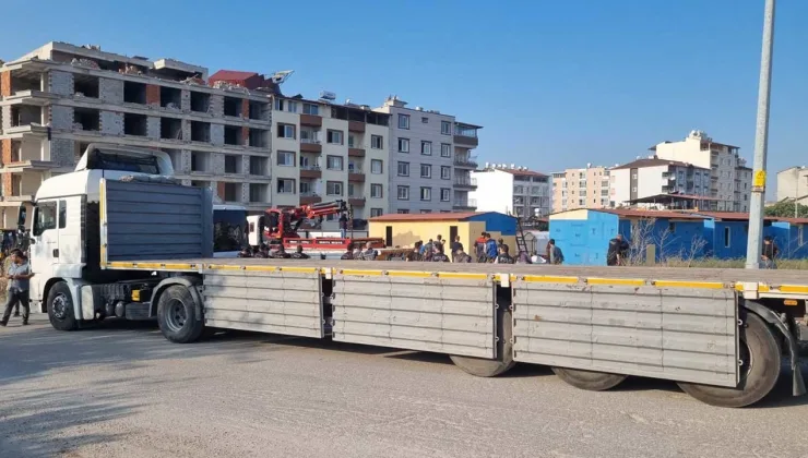 Hatay’da konteynerlere polis baskını: İHD yöneticisi de gözaltına alındı