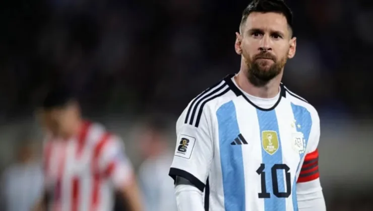 Paraguaylı futbolucu milli maçta Messi’ye tükürdü