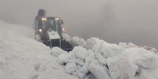 Giresun’da Nisan ayında kar mücadelesi