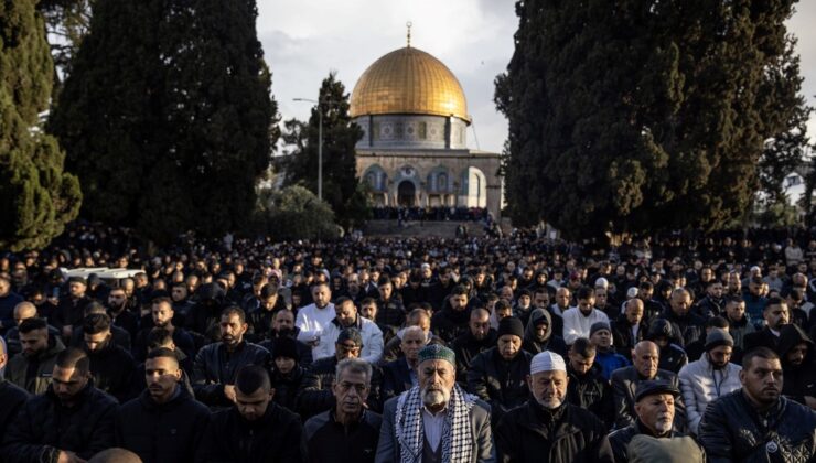 Mescid-i Aksa’da bayram sabahı | 60 bin Müslüman namaz kıldı