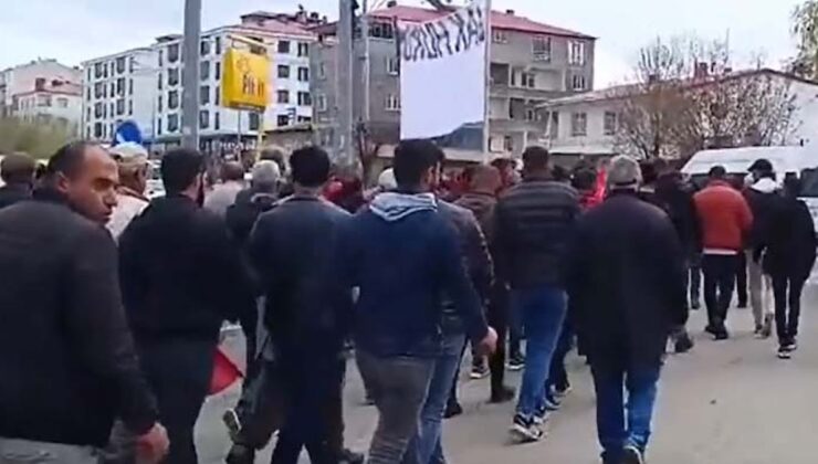 Tuzluca’da seçim protestosu devam ediyor