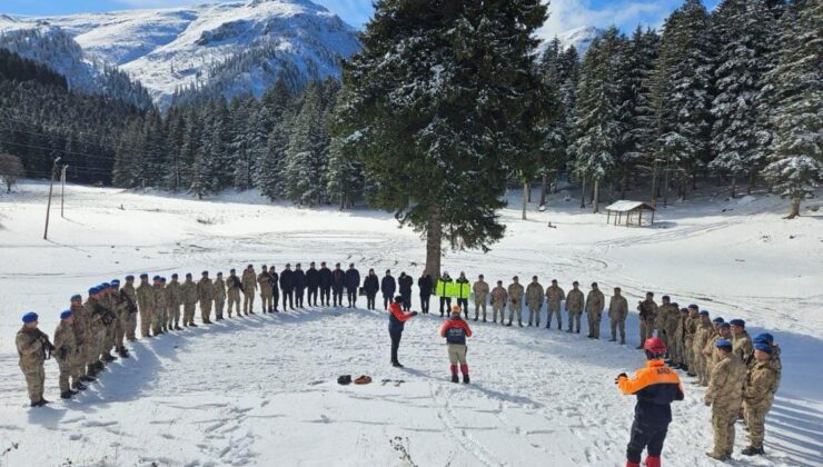 Artvin’de jandarma personeline arama kurtarma eğitimi verildi